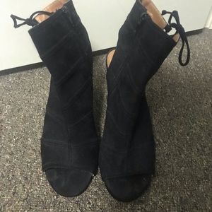 Heeled booties